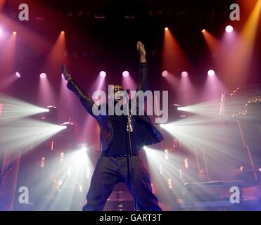 Konzert - London. Der usher spielt einen exklusiven Auftritt von Sony Ericsson im Indig02 in der O2 Arena in Greenwich, London. Stockfoto