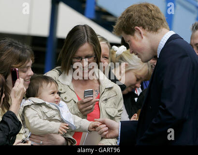 Prinz Harry besucht Cardiff Stockfoto