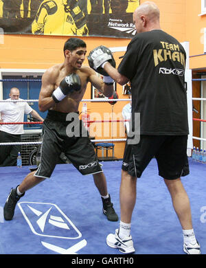 Boxen - Amir Khan Media Work Out - Bolton. Amir Khan während einer Medienarbeit im Gloves Community Center, Bolton. Stockfoto