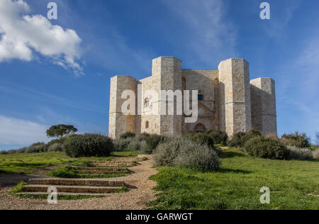 Treppe zu dem Castel Del Monte in Italien Stockfoto