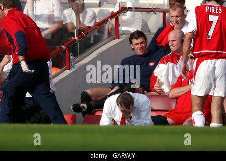 Fußball - FA Barclaycard Premiership - Arsenal gegen Leeds United. Arsenal-Manager Arsene Wenger nach ihrer Niederlage Stockfoto