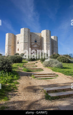 Treppe zu dem Castel Del Monte in Italien Stockfoto