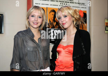 Samantha und Amanda Marchant kommen zur britischen Premiere von The Escapist im Apollo West End Cinema im Zentrum von London. Stockfoto