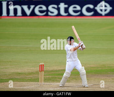 Cricket - zweites npower-Testspiel - Tag vier - England - Neuseeland - Old Trafford Cricket Ground. Englands Ian Bell im Kampf gegen Neuseeland. Stockfoto