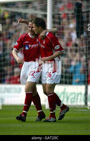 Nottingham Forest eröffnet zwei Torschützen Eugen Bopp und Eoin Jess Feiere Bopps Tor gegen Millwall Stockfoto