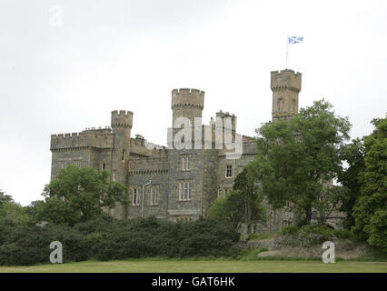 Lews Castle in Stornoway auf der Isle of Lewis. Donald Trumps Mutter wuchs auf der Isle of Lewis auf, bevor sie in die Vereinigten Staaten emigrierte. Stockfoto