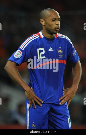 Fußball - UEFA-Europameisterschaft 2008 - Gruppe C - Holland gegen Frankreich - Stade de Suisse. Thierry Henry, Frankreich Stockfoto