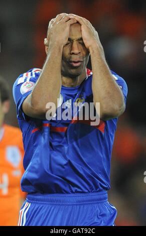 Fußball - UEFA-Europameisterschaft 2008 - Gruppe C - Holland gegen Frankreich - Stade de Suisse. Thierry Henry, Frankreich Stockfoto