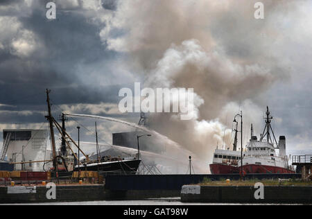 Boot in Brand Stockfoto