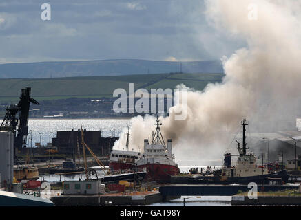 Boot in Brand Stockfoto