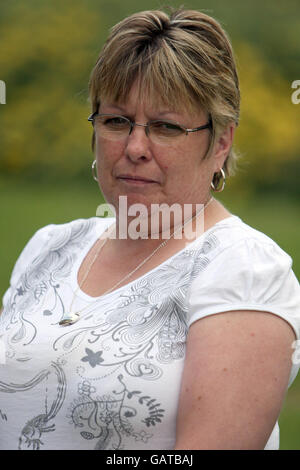 90 Millionen Stromrechnung. Bardame Alison Turner, die von npower eine Stromrechnung von 90 Millionen erhalten hatte, als sie den Energieversorger wechselte. Stockfoto