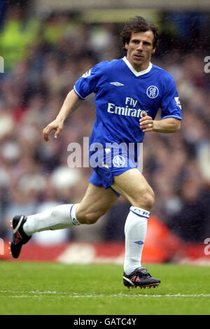 Fußball - FA Barclaycard Premiership - Chelsea / Liverpool. Gianfranco Zola, Chelsea Stockfoto