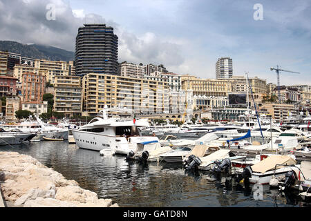 Reise - Blick Auf Die Stadt - Monaco. Gesamtansicht des Hafens von Monaco während des Grand Prix-Wochenendes Stockfoto