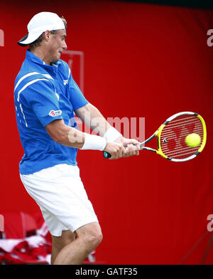 Der Australier Lleyton Hewitt im Einsatz gegen den Belgier Xavier Malisse während der Artois Championships im Queen's Club, London. Stockfoto