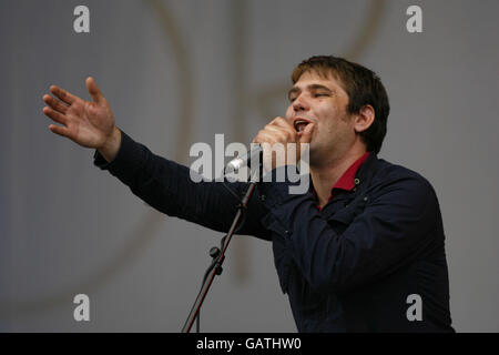 Roy Stride of Scouting for Girls beim Isle of Wight Festival 2008 im Seaclose Park auf der Isle of Wight. Stockfoto