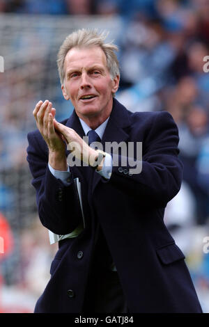 Manchester City Legende Alan Oakes beim letzten Spiel bei Maine R-OAD Stockfoto