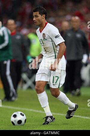 Fußball - UEFA-Europameisterschaft 2008 - Gruppe A - Schweiz - Portugal - St Jakob-Park. Ricardo Quaresma, Portugal Stockfoto