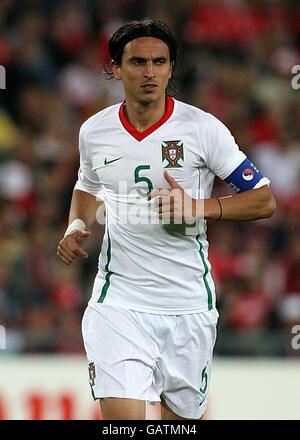 Fußball - UEFA-Europameisterschaft 2008 - Gruppe A - Schweiz - Portugal - St Jakob-Park. Freitas Fernando Meira, Portugal Stockfoto