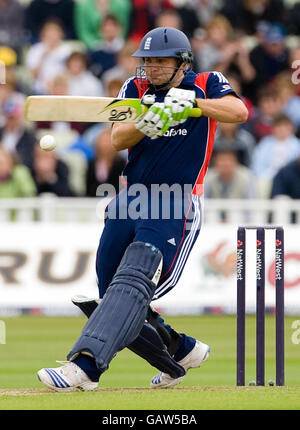 Cricket - NatWest Series - Second One Day International - England / Neuseeland - Edgbaston. Der englische Luke Wright trifft sich während der NatWest Series One Day International in Edgbaston, Birmingham. Stockfoto