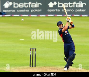 Cricket - NatWest Series - Second One Day International - England / Neuseeland - Edgbaston. Der englische Kevin Pietersen in Aktion Stockfoto