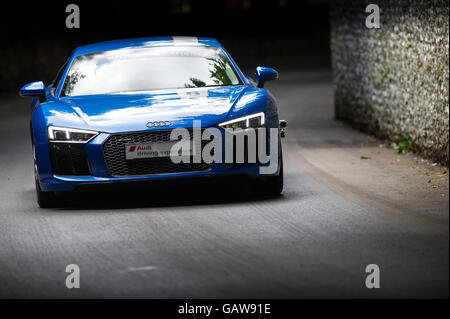 Ein Audi V8 V10 Plus fährt bergauf auf 24. Juni 2016 auf dem Goodwood Festival of Speed 2016 Stockfoto