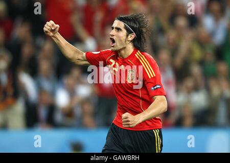 Fußball - UEFA-Europameisterschaft 2008 - Gruppe D - Griechenland - Spanien - Wals Siezenheim Stadium. Der spanische Ruben De la Red feiert, nachdem er das Ausgleichsziel nach Hause gebracht hat Stockfoto