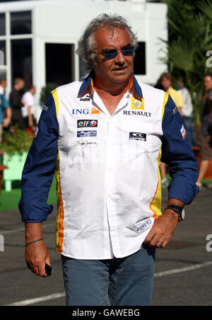 Formel-1-Motorsport - Großer Preis Von Frankreich - Qualifikation - Magny Cours. Flavio Briatore - Renault Managing Director beim Grand Prix in Magny-Cours, Nevers, Frankreich. Stockfoto