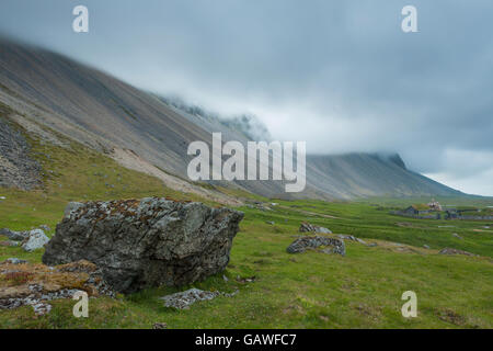 Sommernacht am Stokknes Landzunge, Island. Stockfoto