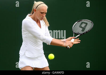 Die britische Jocelyn Rae in Aktion für ihr Doppelspiel Mit Sarah Borwell gegen die Polin Marta Domachowska und Agnieszka Radwanska Stockfoto