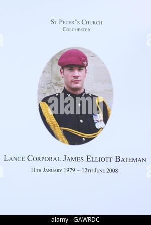 Der Dienstbefehl für die Beerdigung von Fallschirmjäger Lance Corporal James Bateman in der St. Peters Kirche, im Zentrum von Colchester, Essex. Stockfoto