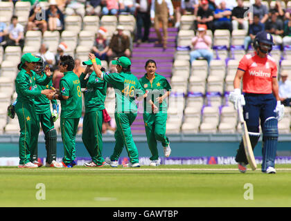 Die Ageas Schüssel, Southampton, UK. 5. Juli 2016. Frauen NatWest internationale T20. England gegen Pakistan. Pakistan feiern nach dem Fang Englands Danielle Wyatt © Action Plus Sport/Alamy Live News Stockfoto