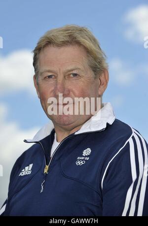 Chippenham, Wiltshire, UK. 5. Juli 2016. Nick Skelton OBE, aufgrund Alter 58, Warwickshire, mit Beverley Widdowsons Big Star. TeamGB verkünden die Pferdesport-Team für die Olympischen Spiele in Rio2016. Der alte Bull Pen. Chippenham. Wiltshire. VEREINIGTES KÖNIGREICH. 07.05.2016. Bildnachweis: Sport In Bilder/Alamy Live-Nachrichten Stockfoto