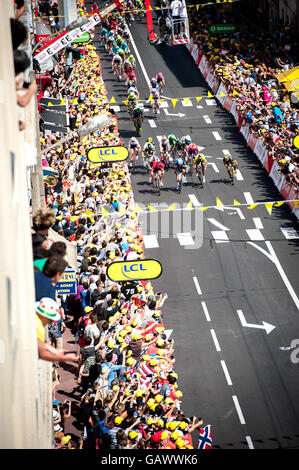 Limoges, Frankreich. 5. Juli 2016. Tour de France Etappe 4 von Saumur nach Limoges. Die Sprinter geben Sie die letzten 100m in Limoges. Marcel Kittel gewinnt Etappe 4 durch einen Bruchteil von einem Zoll von Bryan Coquard. Bildnachweis: Simon Gill/Alamy Live-Nachrichten Stockfoto