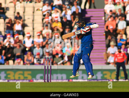 Die Ageas Schüssel, Southampton, UK. 5. Juli 2016. Herren NatWest internationale T20. England im Vergleich zu Sri Lanka. Sri Lanka Seekuge Prasanna clips für vier © Action Plus Sport/Alamy Live News Stockfoto