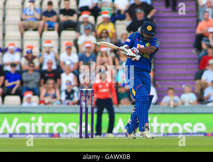 Die Ageas Schüssel, Southampton, UK. 5. Juli 2016. Herren NatWest internationale T20. England im Vergleich zu Sri Lanka. Sri Lanka Kusal Perera trifft eine Grenze © Action Plus Sport/Alamy Live News Stockfoto