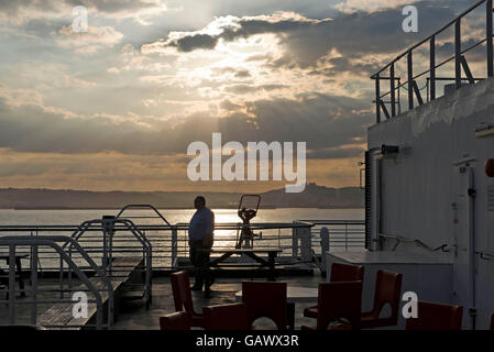 Dover, UK. 5. Juli 2016 - Sonne die über dem Hafen von Dover heute Abend. Bildnachweis: Phil Rees/Alamy Live-Nachrichten Stockfoto