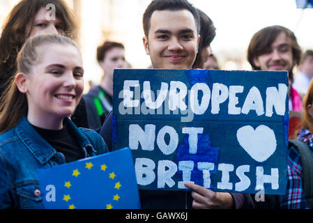 Brexit protestieren. Jugendliche Jugendliche mit pro EU-Banner brexit protestieren. Europäischen nicht britisch Credit: Hayley Blackledge/Alamy Live News/Alamy leben Nachrichten Stockfoto