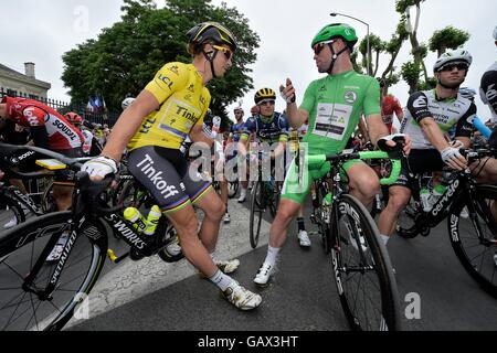 Limoges, Frankreich. 5. Juli 2016. Tour de France Etappe 4 von Saumur nach Limoges. Peter SAGAN (SVK) Fahrer von TINKOFF, Mark CAVENDISH (GBR) Fahrer von DIMENSION DATA in Phase 4 der 2016 Tour de France ein 237 km langen Etappe zwischen Saumur und Limoges, am 5. Juli 2016 in Limoges, Frankreich Credit: Action Plus Sport/Alamy Live News Stockfoto