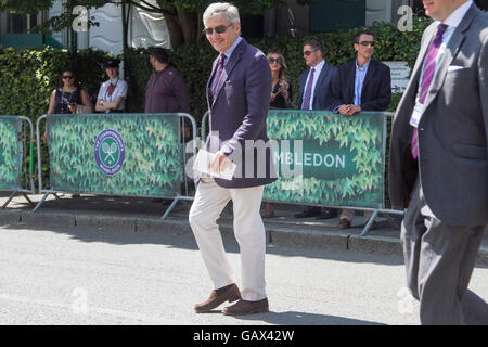 Wimbledon London, UK. 6. Juli 2016. Vater Michael Middleton, Kate The Duchess of Cambridge und Großvater an Prinzen George und Charlotte kommt am 10. Tag des 2016 Wimbledon Tennis-Meisterschaften: Amer Ghazzal/Alamy Live-Nachrichten Stockfoto