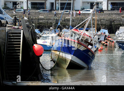 Dorset, UK. 6. Juli 2016. Großbritannien Wetter: Hafen bei West Bay in Dorset Credit: Dorset Media Service/Alamy Live-Nachrichten Stockfoto