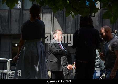 London, UK. 6. Juli 2016. Alex Salmond sah aus, als ob er im Begriff war, die Dinge in die eigenen Hände nehmen heute, wie er auf die Findinsg der Chilcot Anfrage reagiert. Bildnachweis: Paul Smyth/Alamy Live-Nachrichten Stockfoto