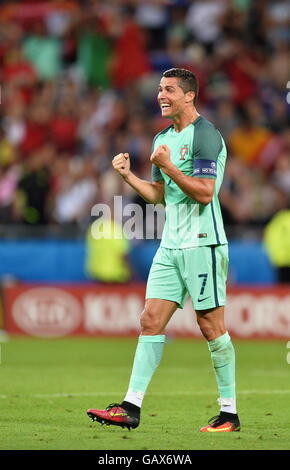 Lyon, Frankreich. 6. Juli 2016. Fußball-Europameisterschaft Halbfinale. Portugal vs. Wales. Cristiano Ronaldo (Por) feiert sein Tor © Action Plus Sport/Alamy Live News Stockfoto