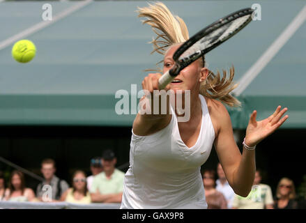 Die britische Jocelyn Rae ist im Einsatz für ihr Doppelspiel mit Sarah Borwell während der Wimbledon Championships 2008 im All England Tennis Club in Wimbledon. Stockfoto