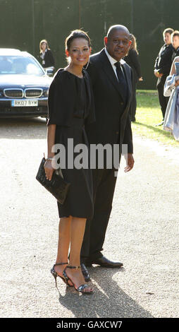 Forest Whitaker und seine Frau Keisha Whitaker kommen zu einem Abendessen zu Ehren von Nelson Mandelas 90. Geburtstag im Hyde Park im Zentrum von London an. Stockfoto