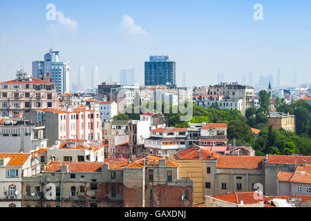 Istanbul, Türkei. Stadtbild mit Altstadt und moderne Gebäude auf einem Hintergrund, Foto aus der Sicht der Galata-Turm Stockfoto