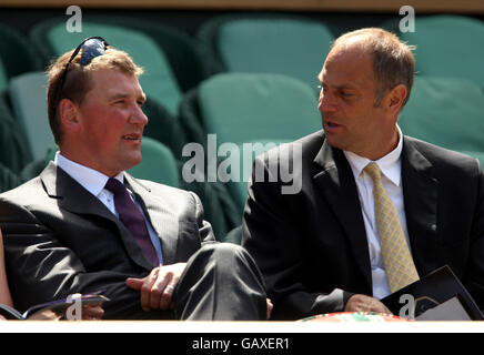 Matthew Pinsent (links) und Sir Steve Redgrave im Königshaus Box auf dem Mittelfeld Stockfoto