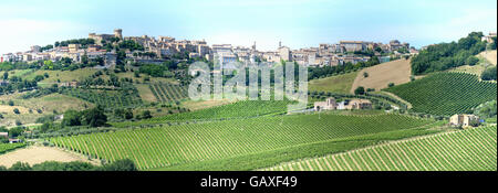 Acquaviva Picena Dörfchen on Marche, Italien Stockfoto