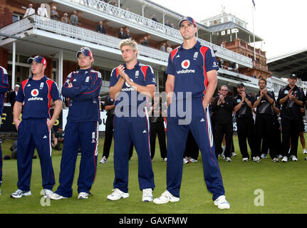 Cricket - NatWest Series - Fifth One Day International - England - Neuseeland - Lord's. Der englische Kapitän Kevin Pietersen reflektiert über ihre Niederlage gegen Neuseeland nach der NatWest Series One Day International in Lord's, London. Stockfoto