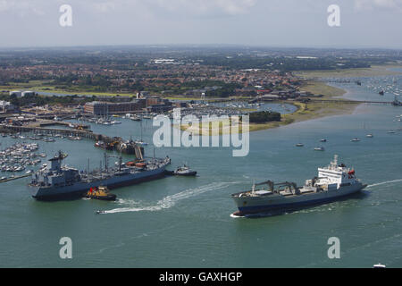 Eine allgemeine Ansicht von Gosport und Portsmouth Harbour von der Spitze des Spinnaker Tower in Portsmouth, Hampshire gesehen. Stockfoto