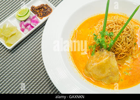 Khao Soi Kai, lokale Speisen von der Nordregion von Thailand Stockfoto